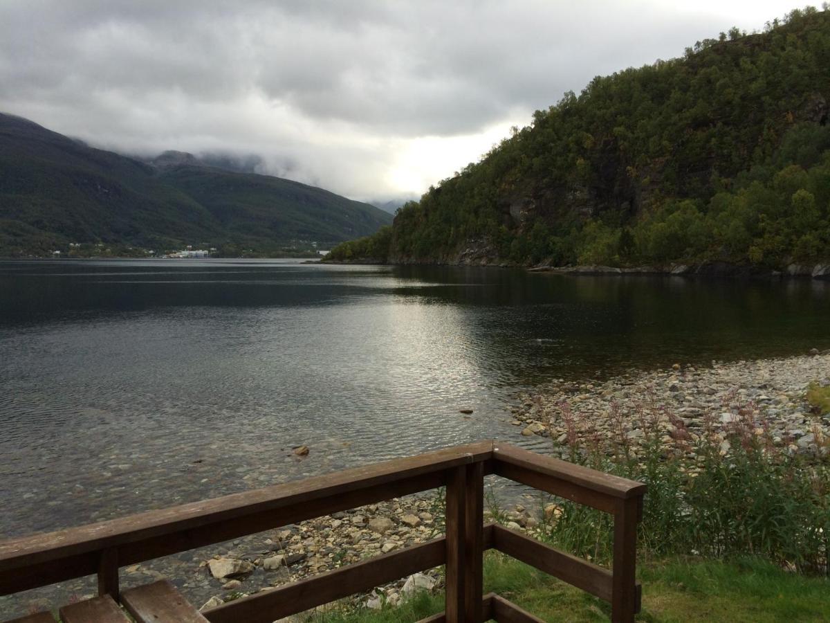 Отель Elvegard Fjordcamp Grov Экстерьер фото